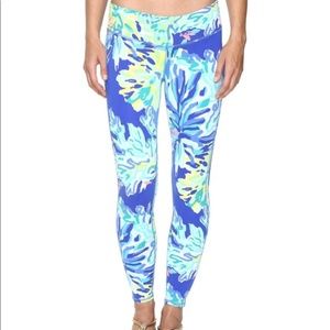 Lilly Pulitzet Wade and Sea Leggings